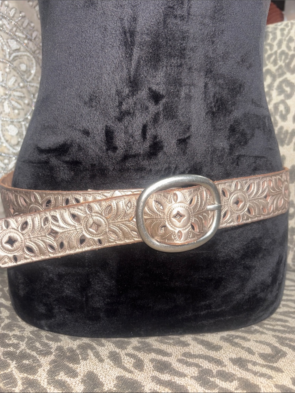 Fossil floral perforated belt Metallic Leather Oval Buckle - Bronze medium